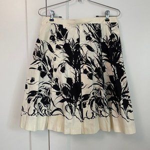 Wendy Hil off-white & black pleated skirt